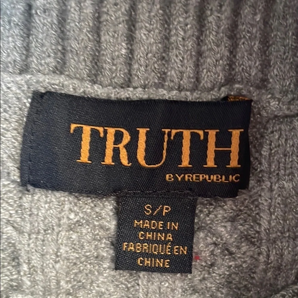 Truth by Republic Chunky Knit Turtleneck Sweater with Cable Pattern Small